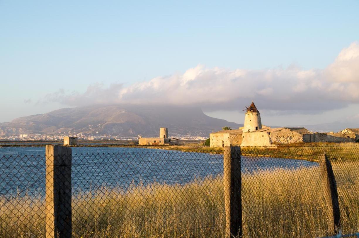 Casolare Nelle Saline Panzió Torre Nubia Kültér fotó