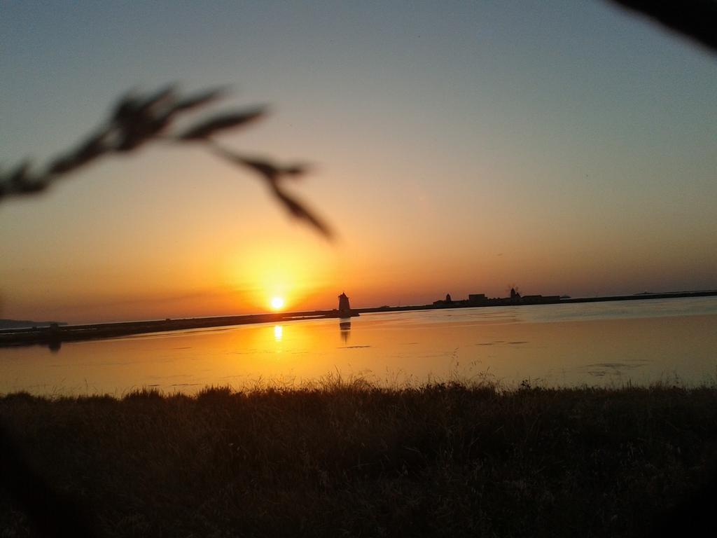 Casolare Nelle Saline Panzió Torre Nubia Kültér fotó