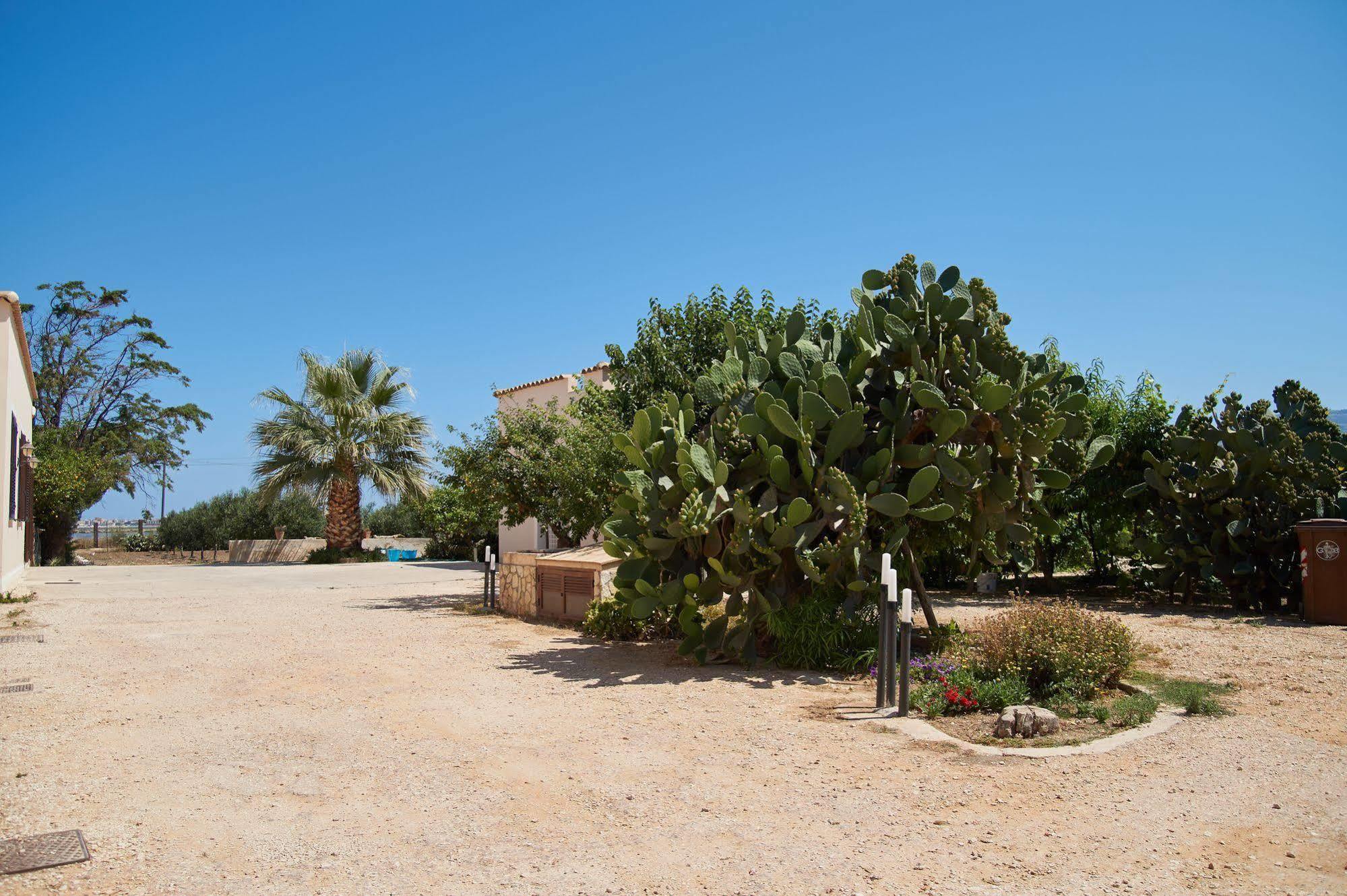 Casolare Nelle Saline Panzió Torre Nubia Kültér fotó