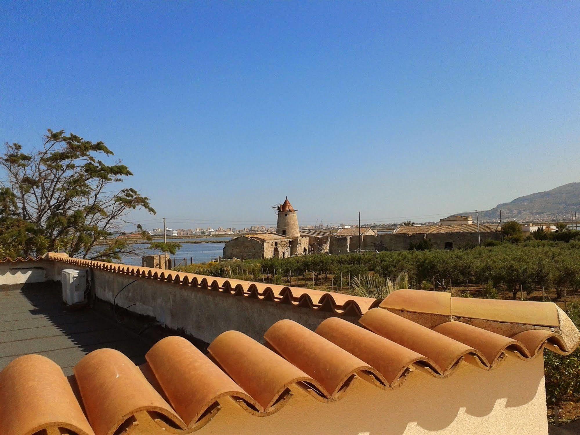 Casolare Nelle Saline Panzió Torre Nubia Kültér fotó